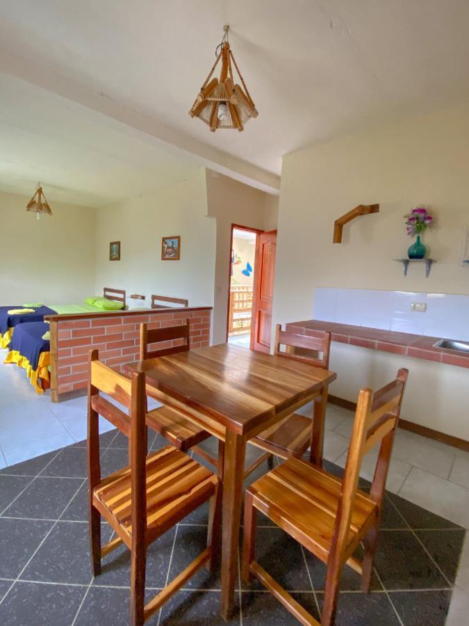 Whale House Hotel Puerto López Екстериор снимка