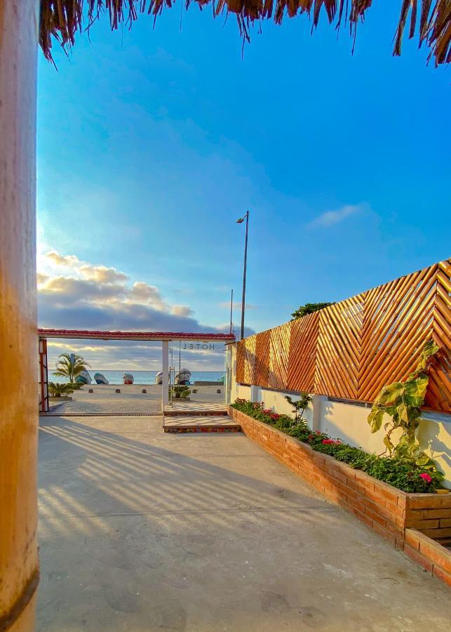 Whale House Hotel Puerto López Екстериор снимка