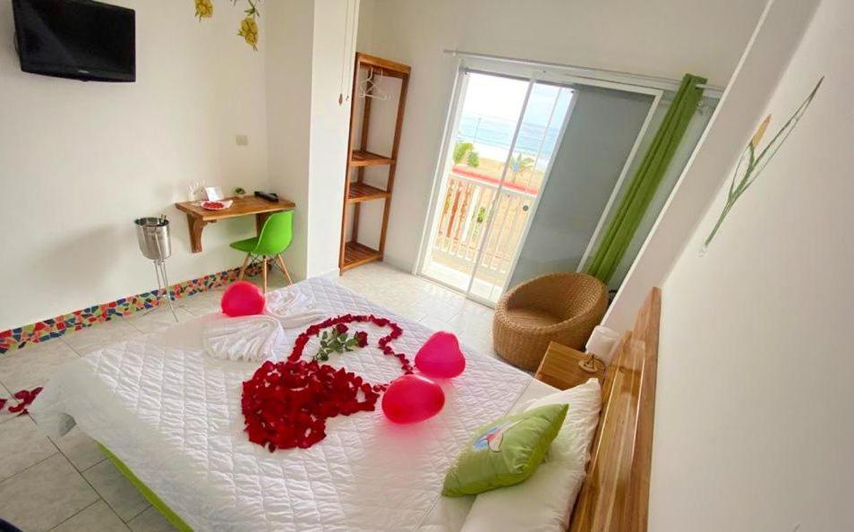 Whale House Hotel Puerto López Екстериор снимка