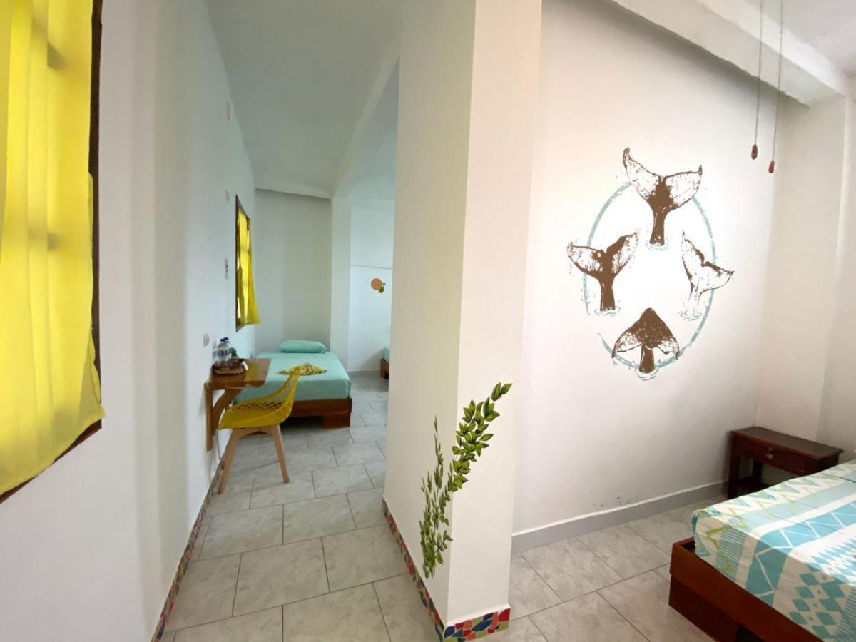 Whale House Hotel Puerto López Екстериор снимка